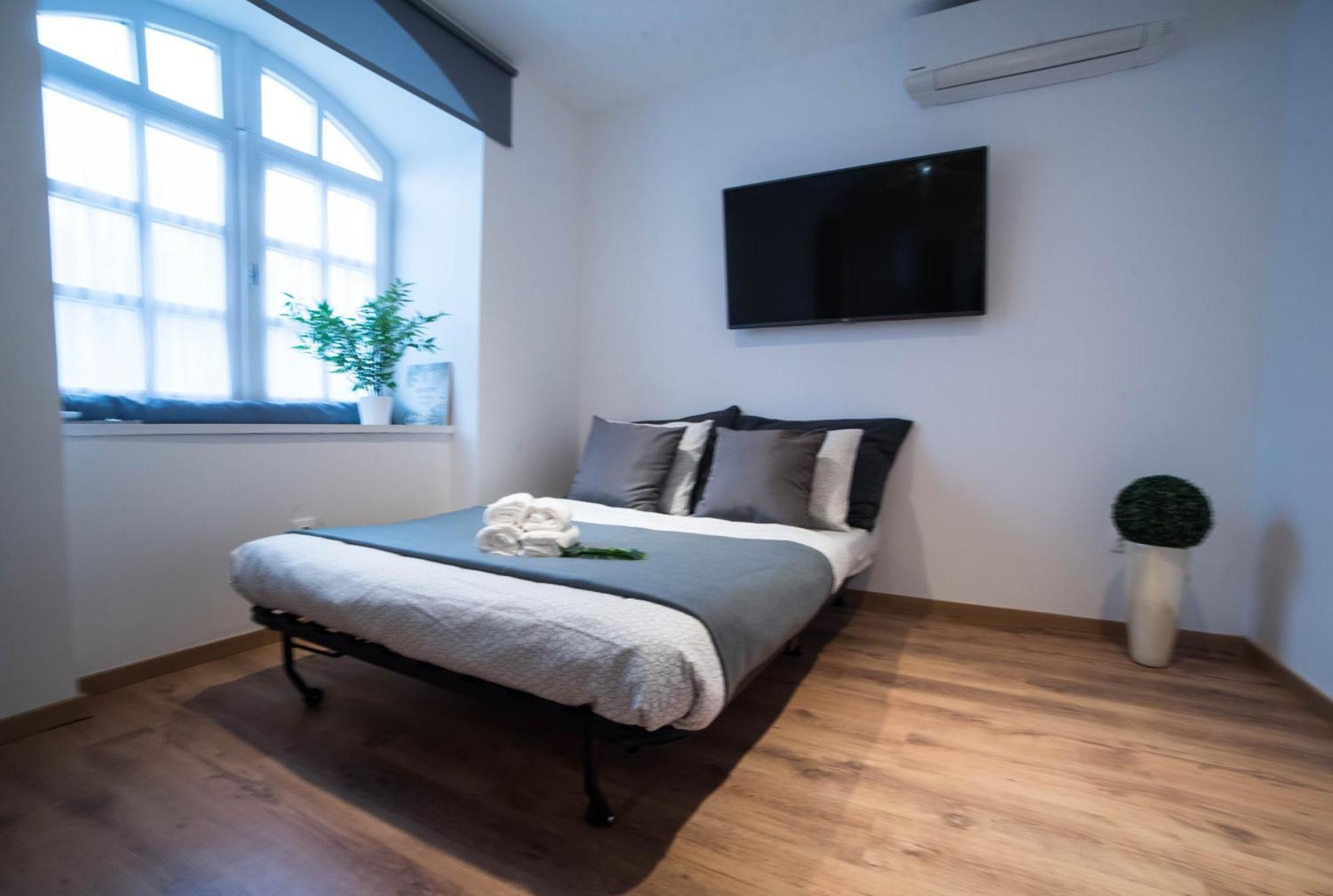 Pintes 38 Apartment Dunaujvaros Luaran gambar